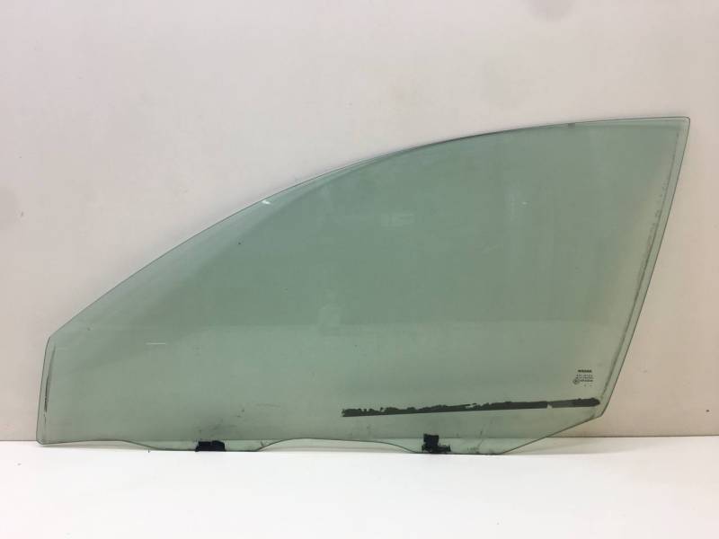 Стекло двери передней левой Nissan Primera (P12) 2002-2007