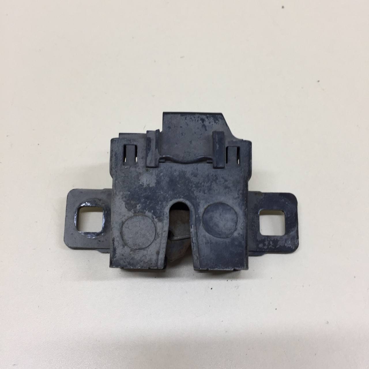 Замок капота Land Rover Discovery 3 (L319) 2004-2009