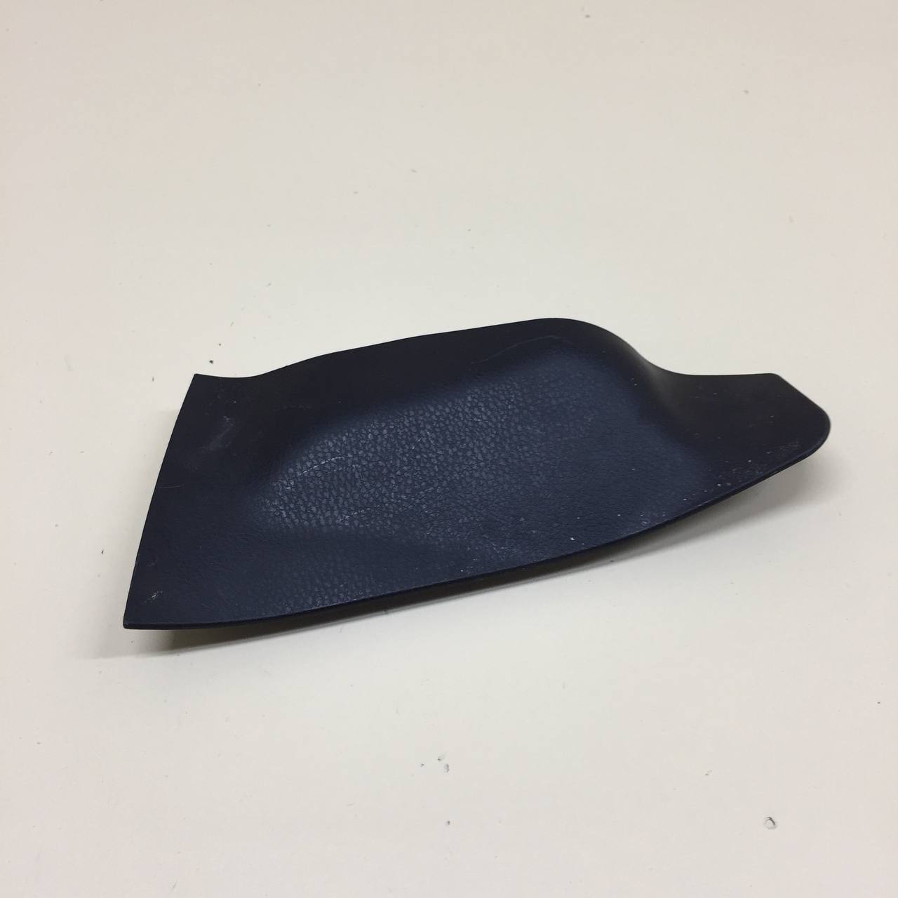 Накладка (кузов внутри) Toyota Rav 4 (XA40) 2013-2019 Накладка (кузов внутри) Toyota Rav 4 (XA40) 2013-2019