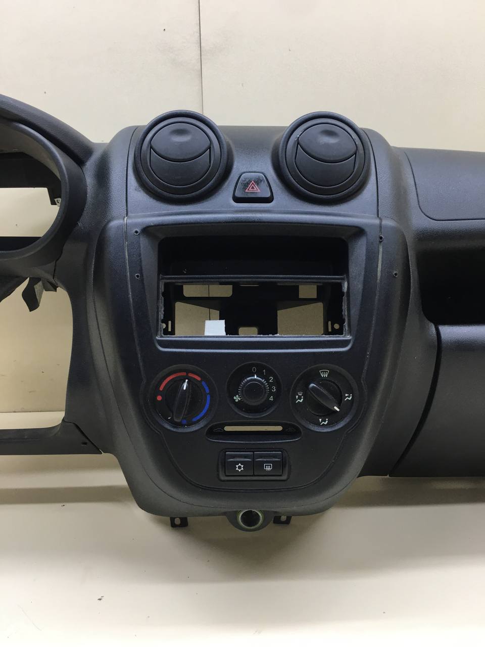 Торпедо Lada Granta 2011>