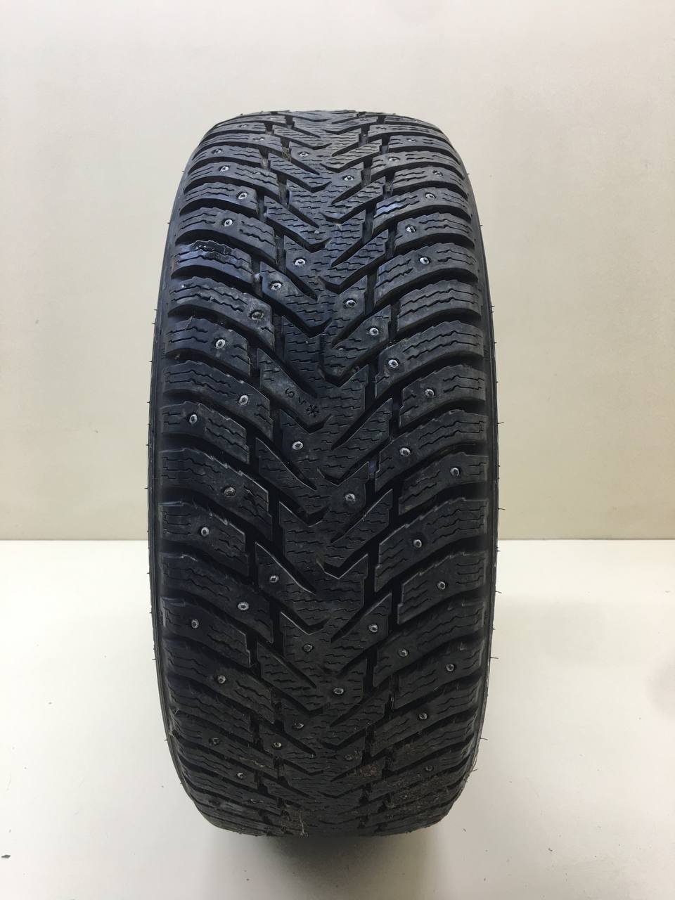 Шины R16 Зимние шипованные Nokian Hakkapelitta 8. 