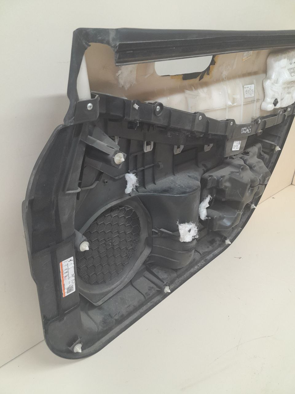 Обшивка двери передней левой Mazda CX-7 (ER) 2006-2012