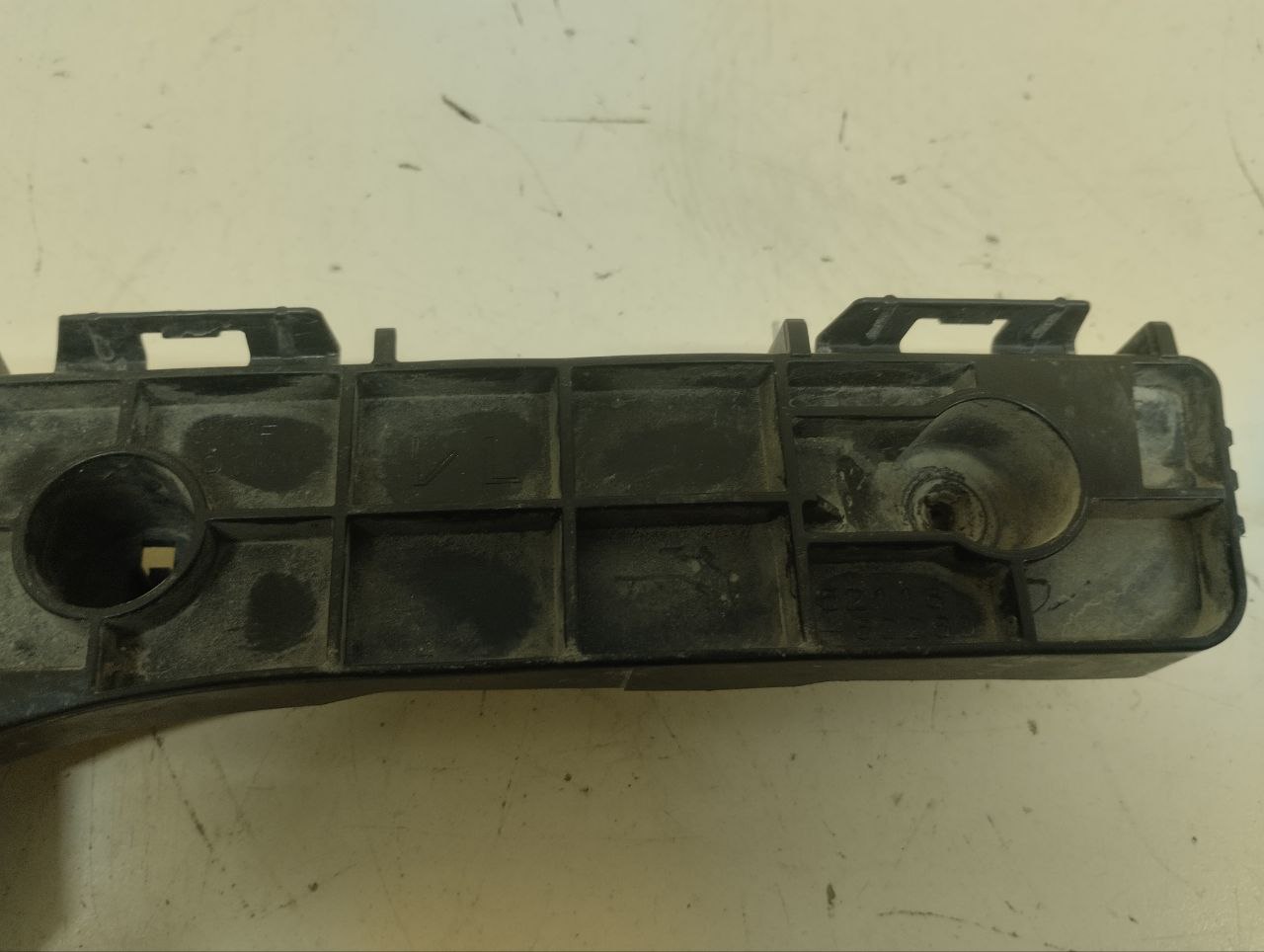 Кронштейн переднего бампера левый Lexus LX450D/570 2015>