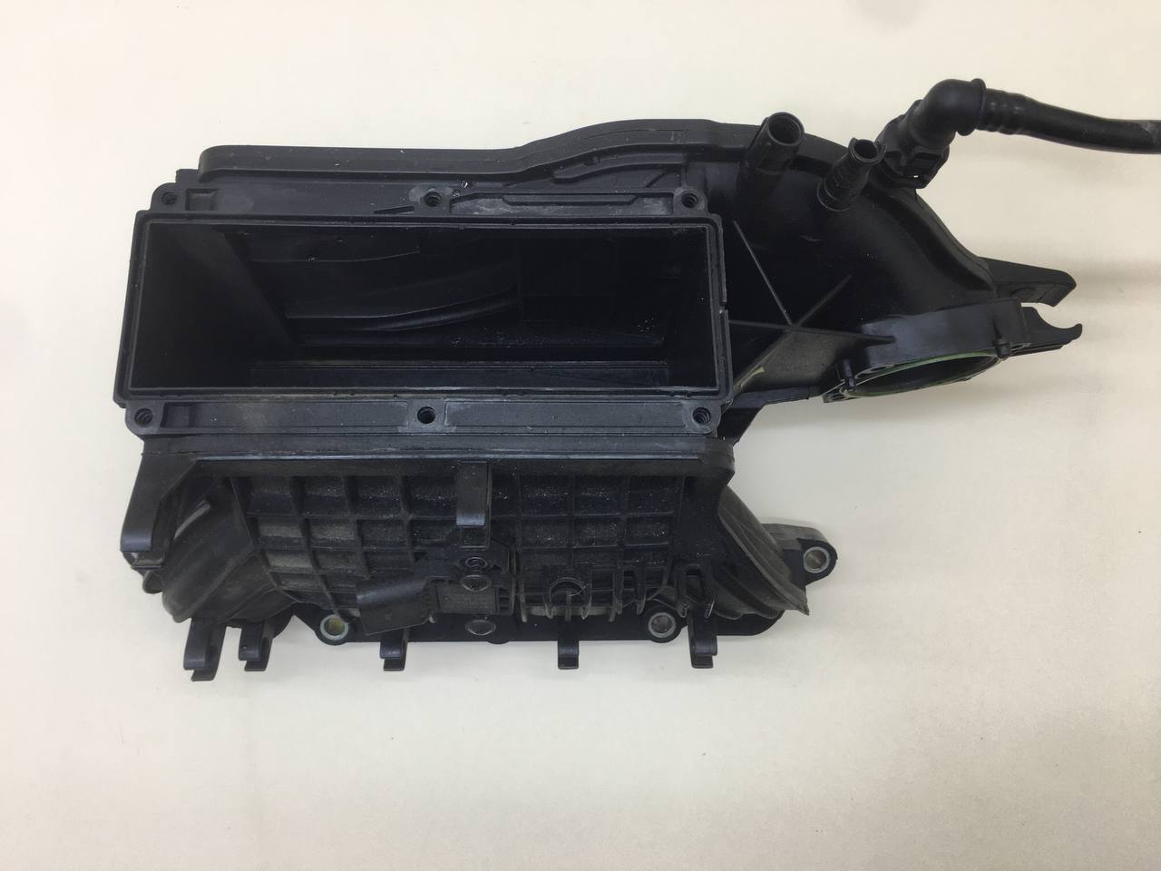 Коллектор впускной Volkswagen Jetta (A6) 2010-2019 Коллектор впускной Volkswagen Jetta (A6) 2010-2019