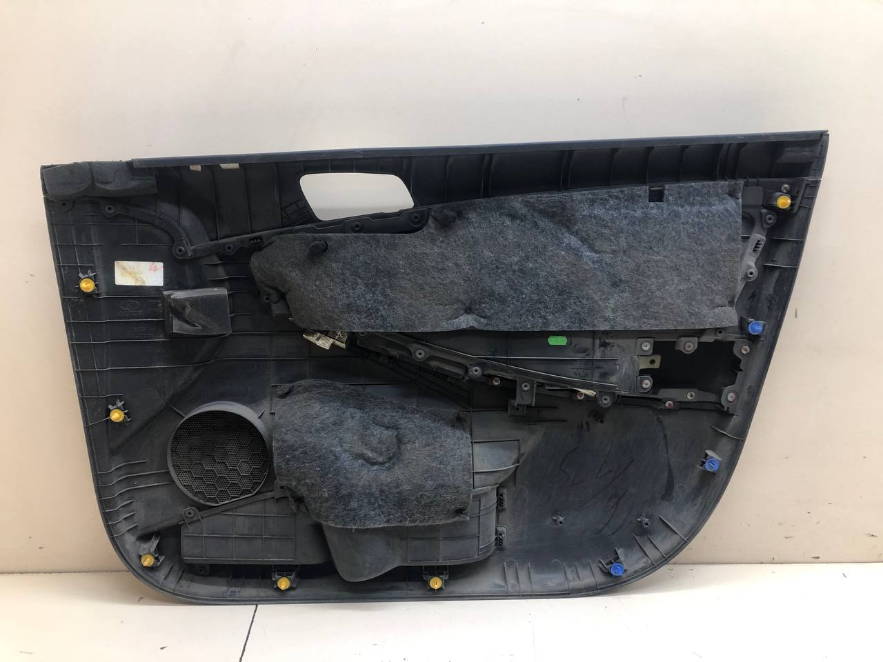Обшивка двери передней левой Hyundai Solaris (RB) 2010-2017