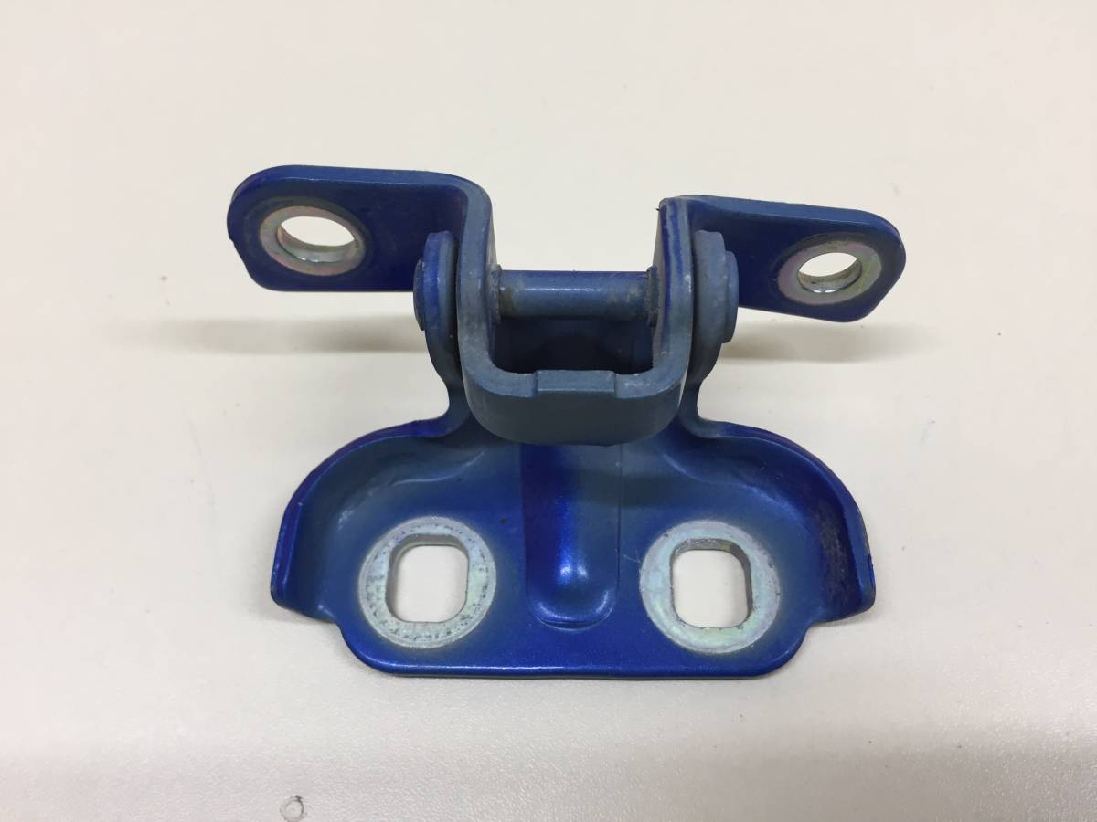 Петля двери передней левой нижняя Chevrolet Aveo T300 2011>