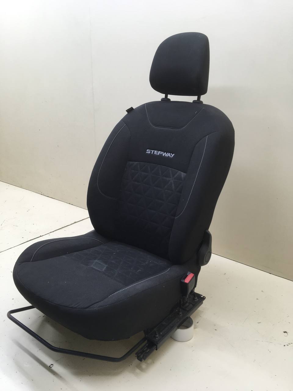 Сиденье переднее правое Renault Sandero Stepway (5S) 2014-2022