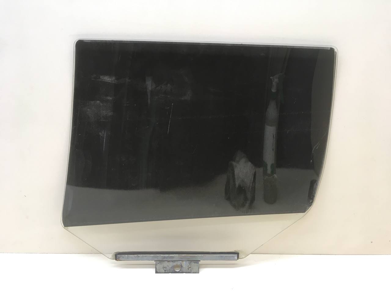 Стекло двери задней правой Chevrolet Niva 2002-2009