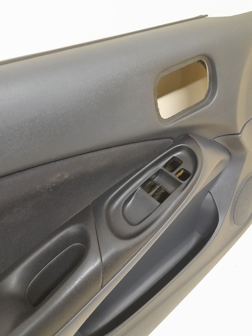 Обшивка двери передней левой Nissan Almera (N16) 2000-2006 Обшивка двери передней левой Nissan Almera (N16) 2000-2006