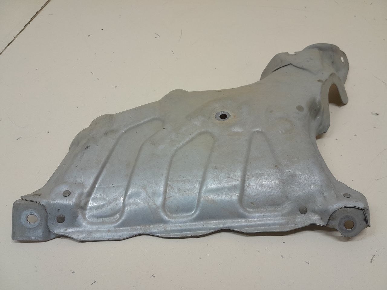 Экран тепловой Renault Duster (HSA, HSM) 2012> Экран тепловой Renault Duster (HSA, HSM) 2012>