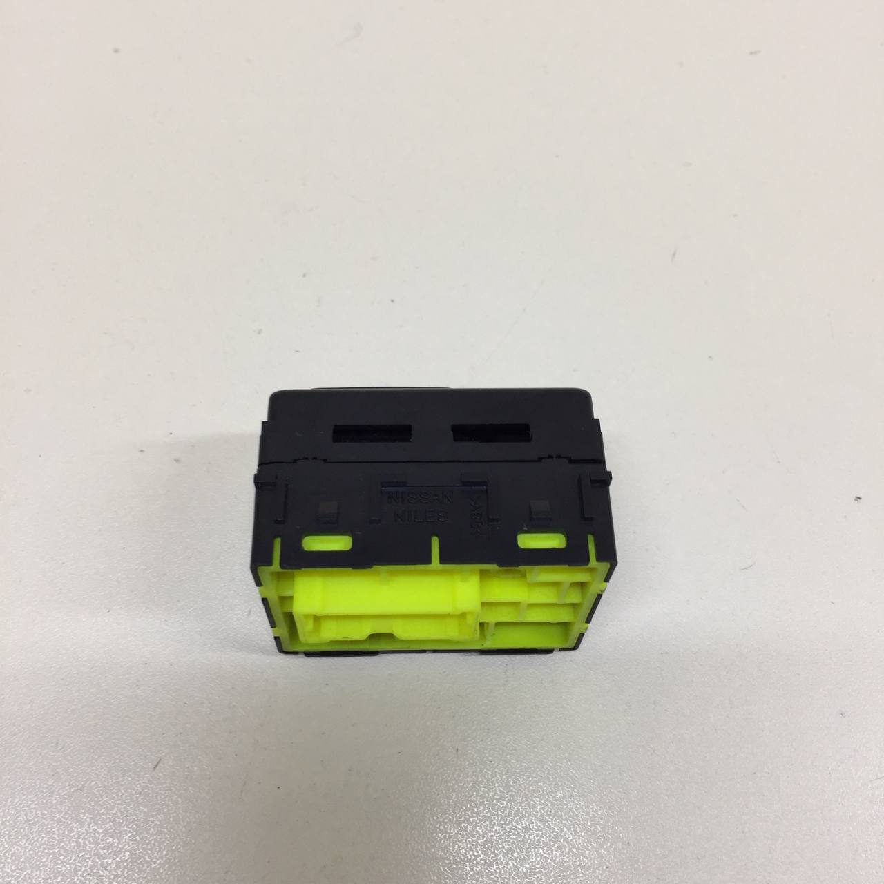 Переключатель регулировки зеркала Nissan Note (E11) 2006-2013