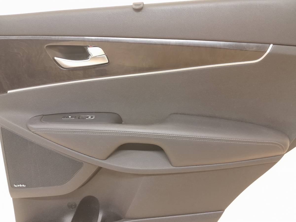 Обшивка двери задней правой Kia Sorento (UM) 2015> Обшивка двери задней правой Kia Sorento (UM) 2015>