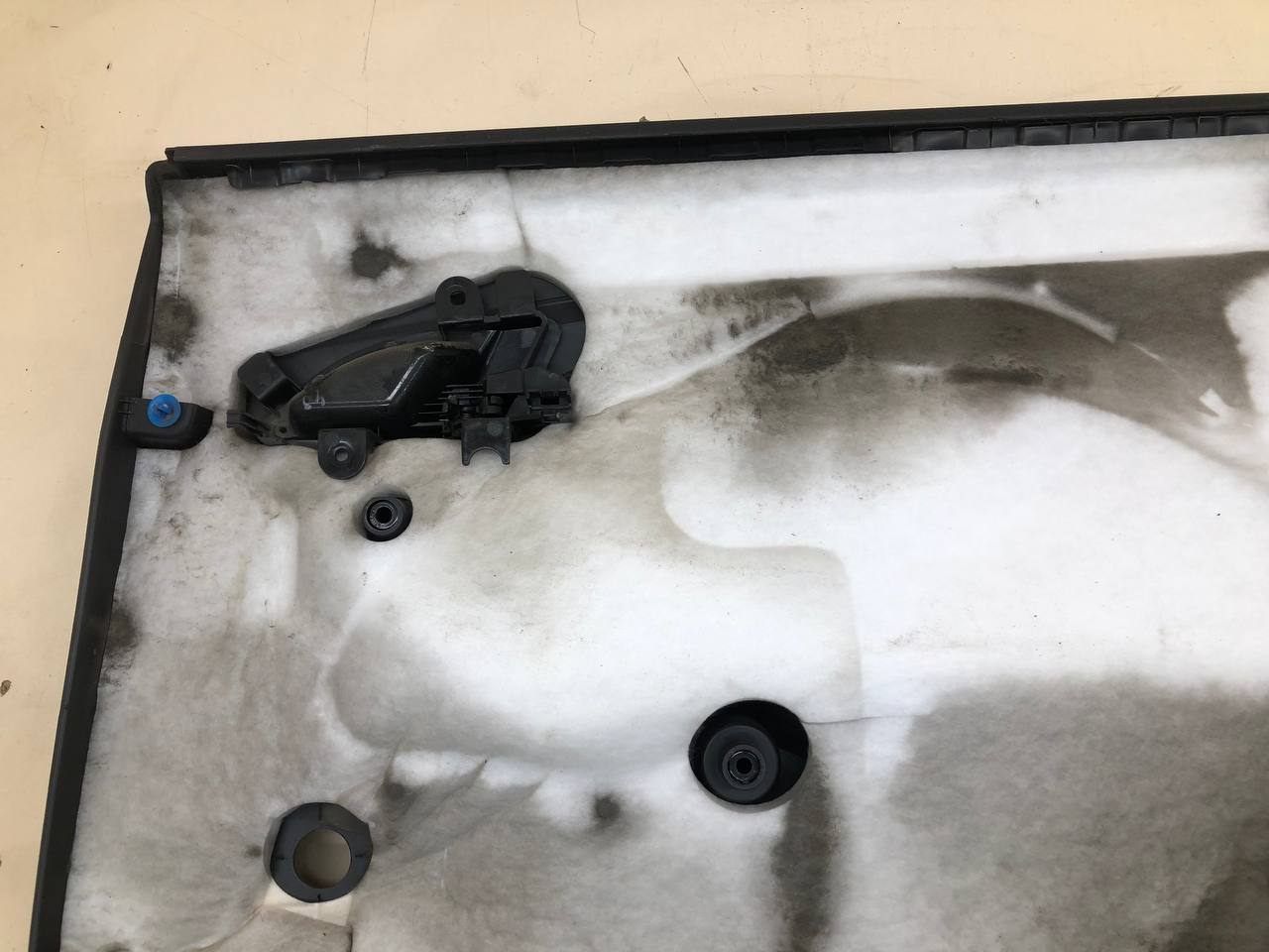 Обшивка двери задней левой Lada Vesta 2015>