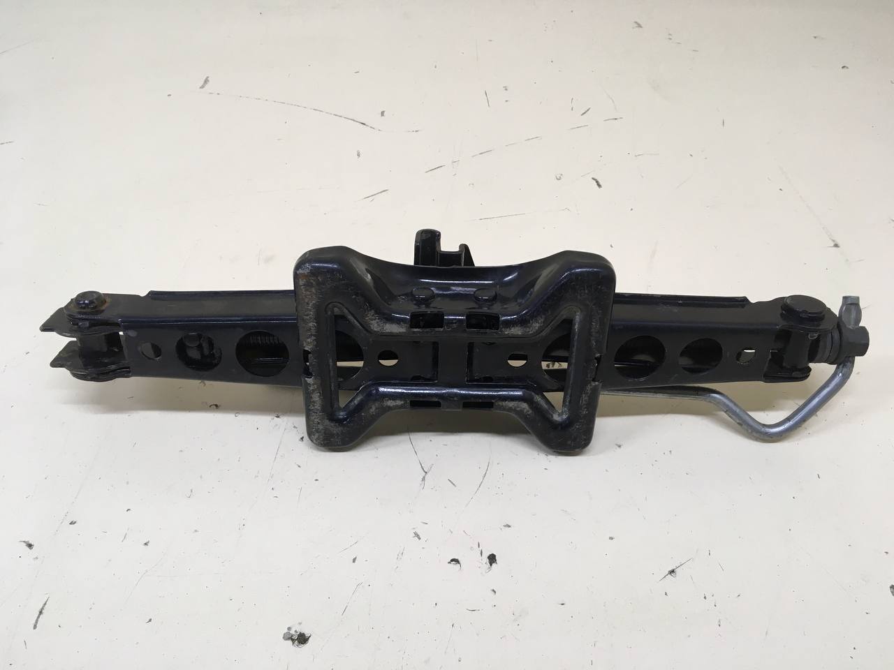 Домкрат Ford Focus 2 (DB) 2008-2011 Домкрат Ford Focus 2 (DB) 2008-2011