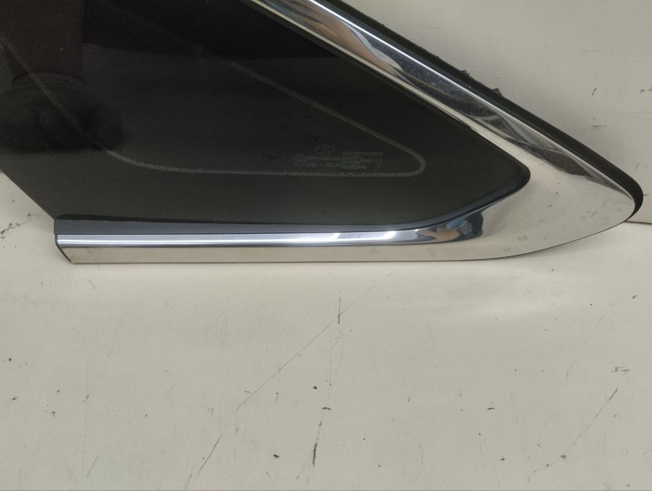 Стекло кузовное глухое левое Hyundai Sonata 7 (LF) 2017-2019 Стекло кузовное глухое левое Hyundai Sonata 7 (LF) 2017-2019
