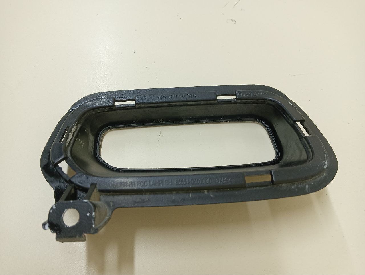 Рамка противотуманной фары правой Kia Seltos 2019>