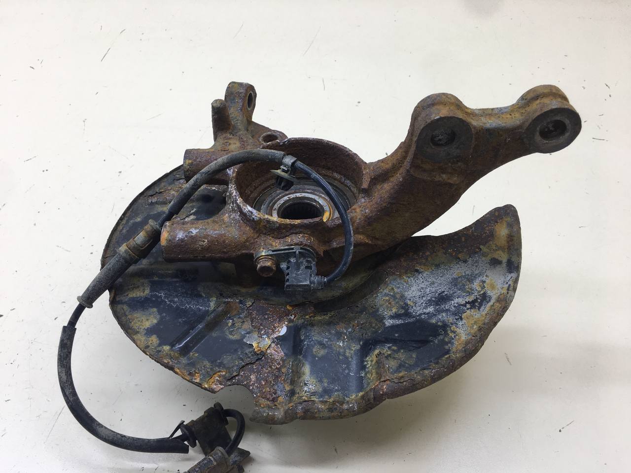 Кулак поворотный передний левый Kia Cerato (TD) 2009-2013