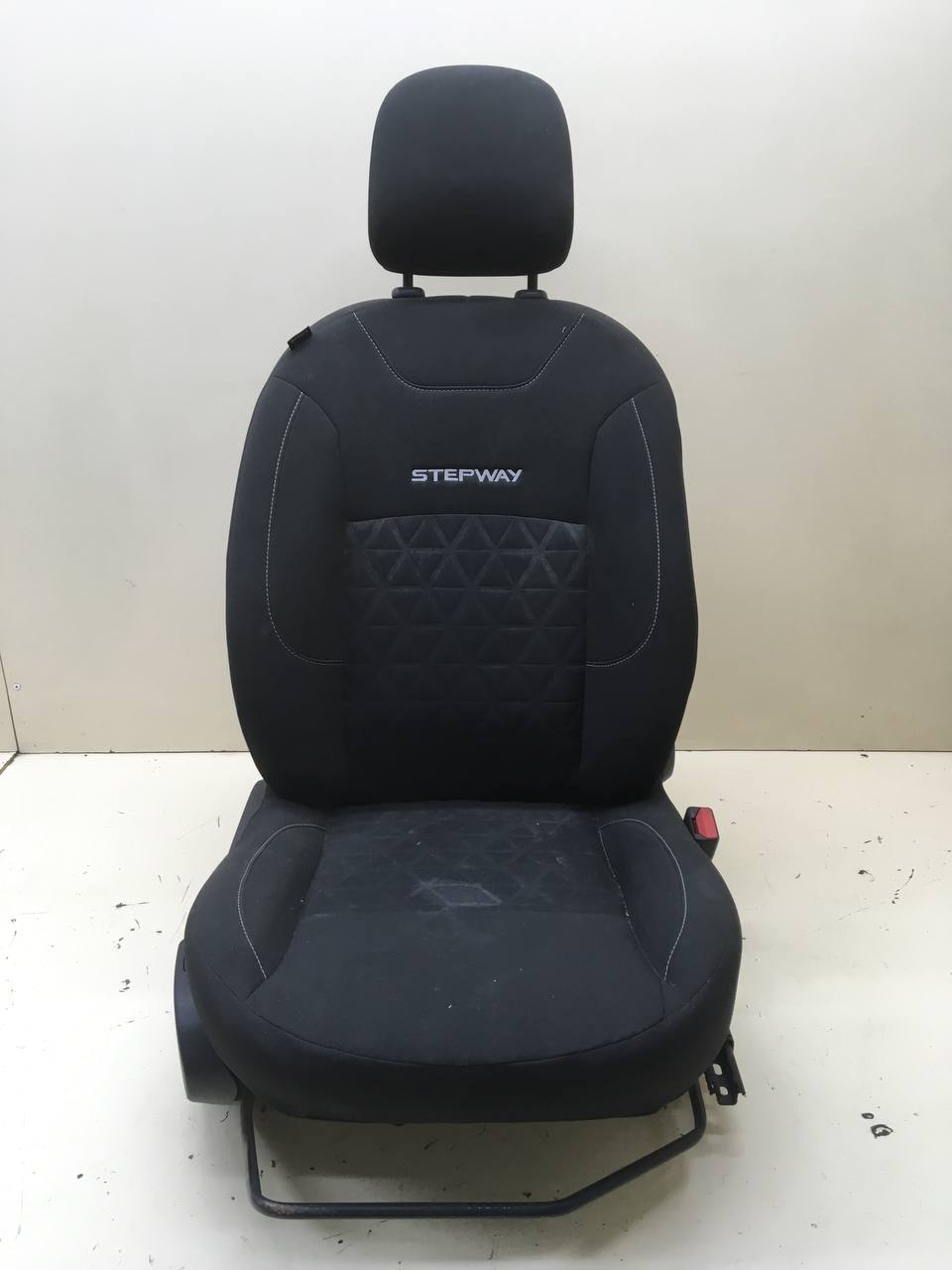 Сиденье переднее правое Renault Sandero Stepway (5S) 2014-2022