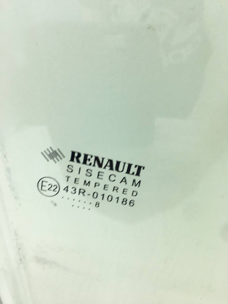 Стекло двери передней правой Renault Logan (2) 2014>