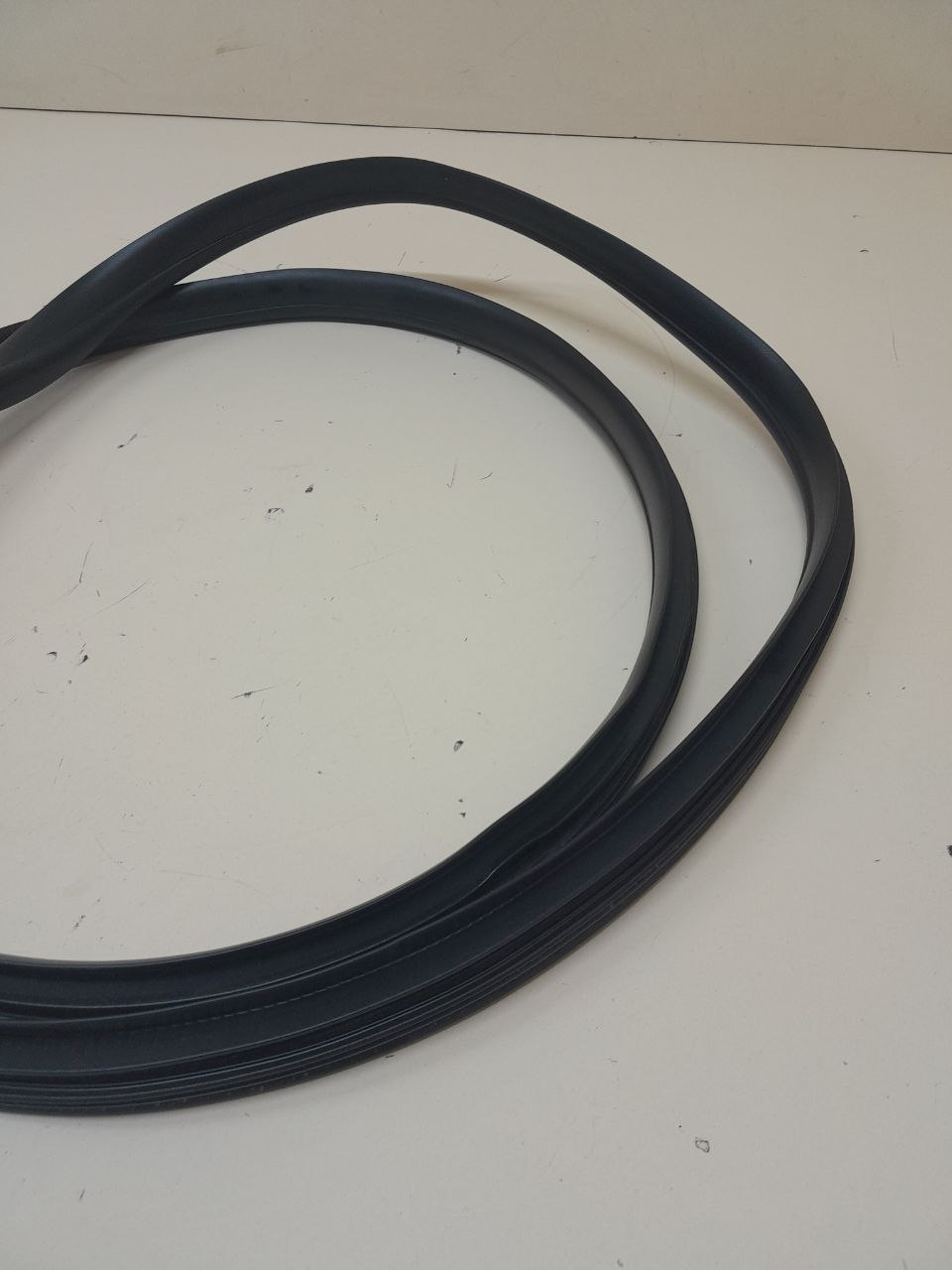 Уплотнитель проема двери задней левой Lada Vesta 2015>