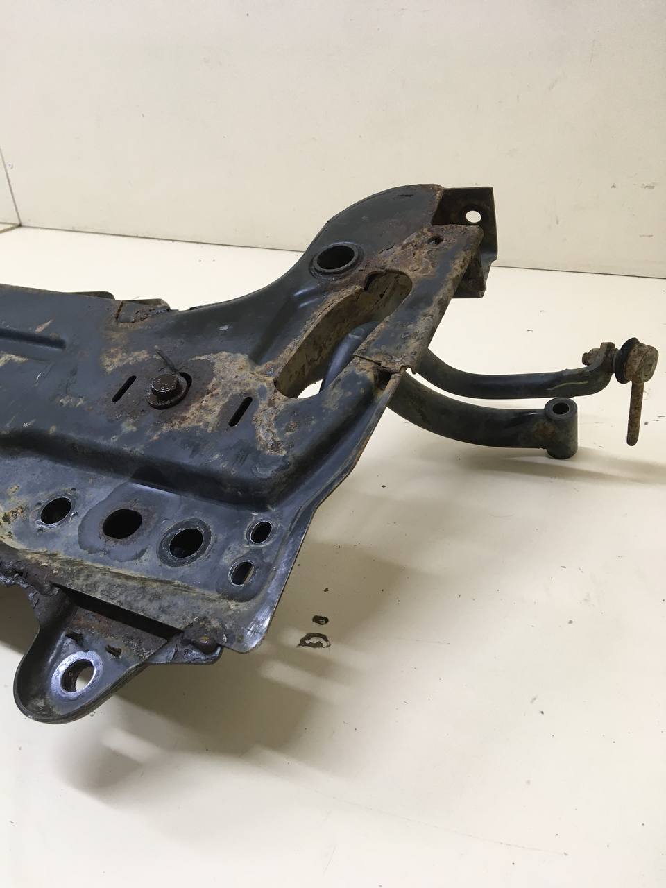 Балка подмоторная Ford Fusion (JU) 2002-2012 Балка подмоторная Ford Fusion (JU) 2002-2012