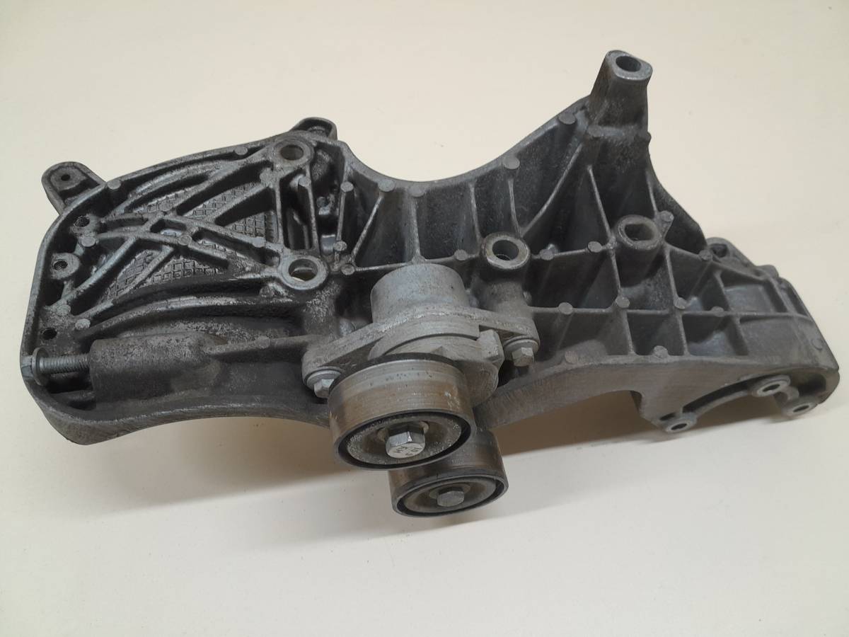 Кронштейн генератора Renault Sandero 2009-2014 Кронштейн генератора Renault Sandero 2009-2014