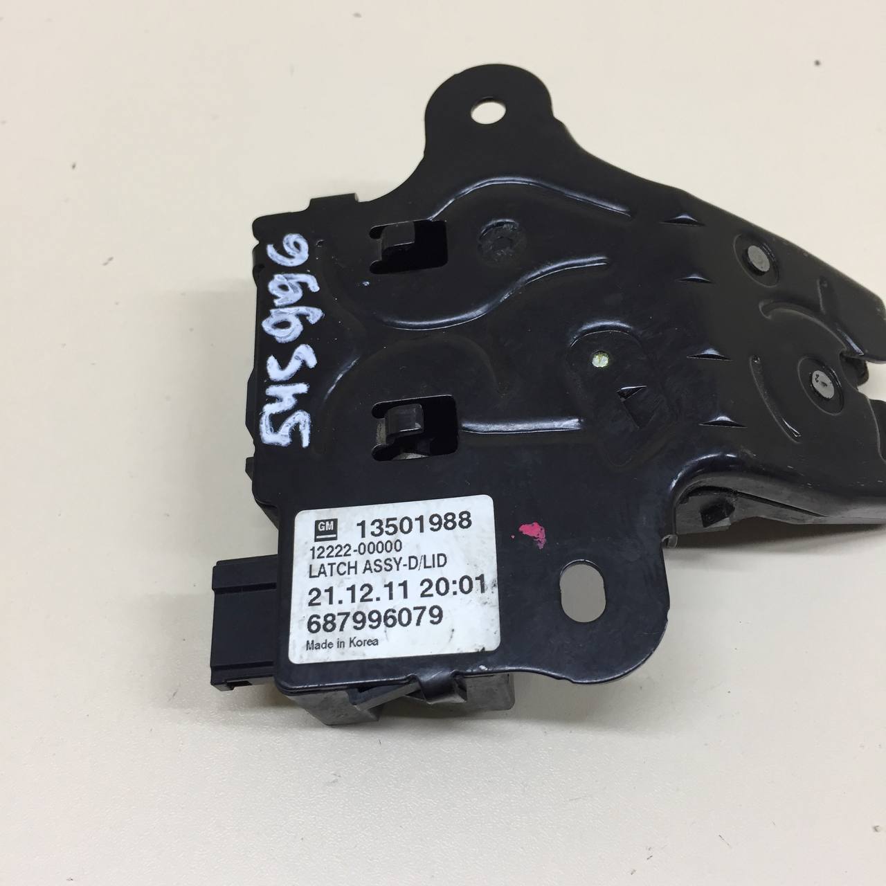 Замок багажника Chevrolet Cruze (J300) 2009-2016 Замок багажника Chevrolet Cruze (J300) 2009-2016