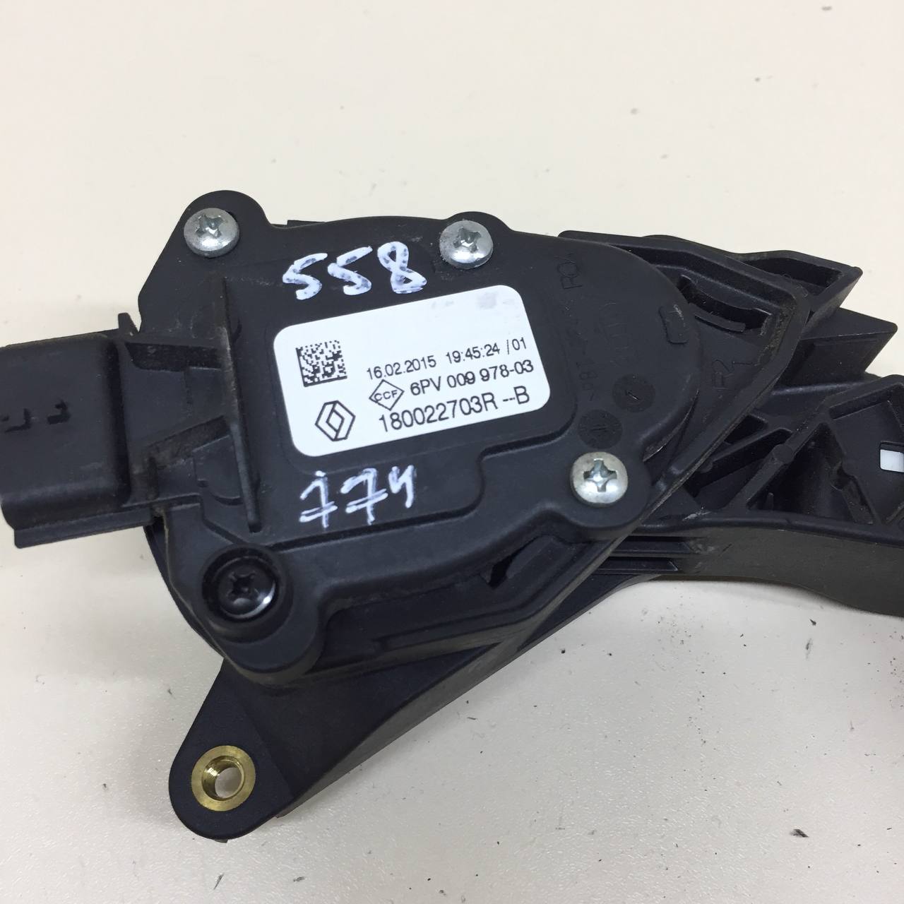 Педаль газа Renault Sandero Stepway (5S) 2014-2022 Педаль газа Renault Sandero Stepway (5S) 2014-2022