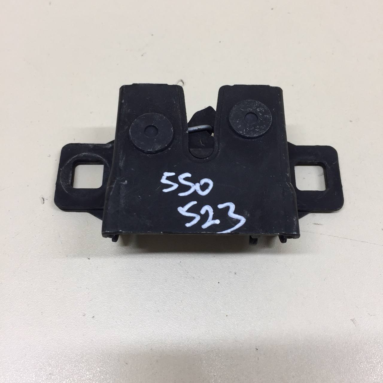 Замок капота Jaguar XE (760) 2014-2021 Замок капота Jaguar XE (760) 2014-2021