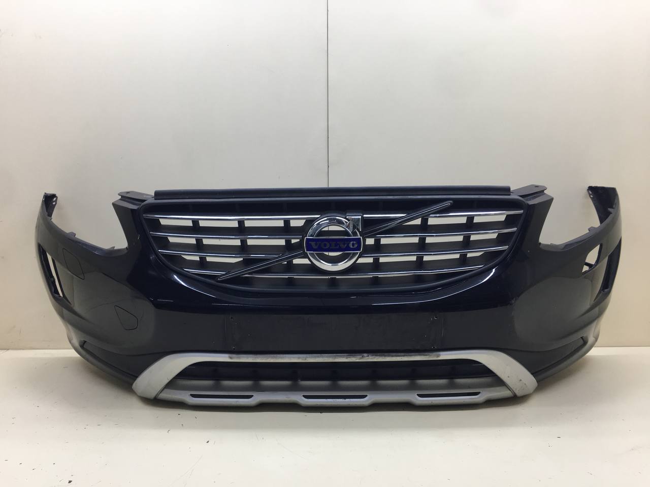 Бампер передний Volvo XC60 2008-2017 Бампер передний Volvo XC60 2008-2017