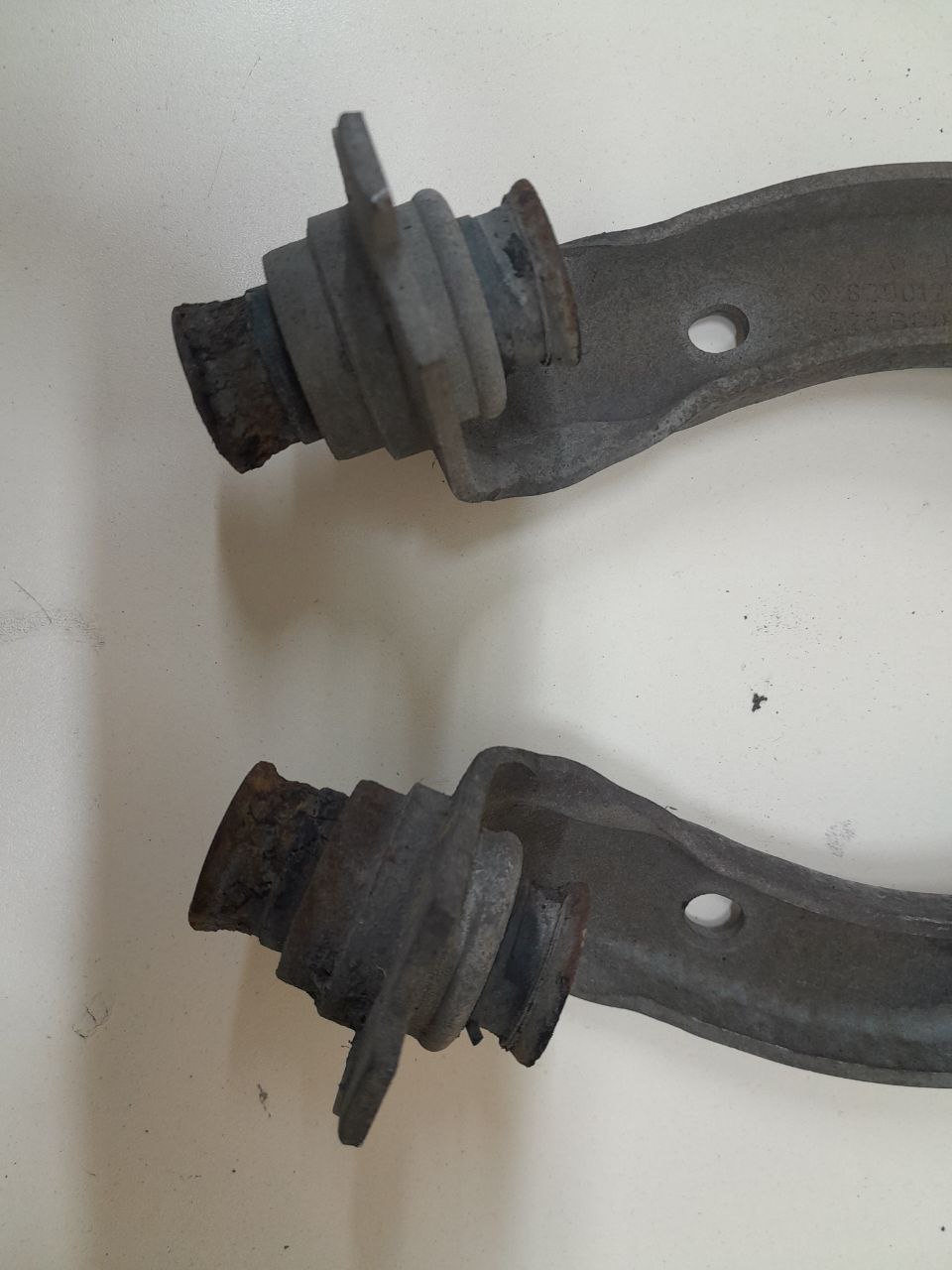 Кронштейн передней балки Nissan Note (E11) 2006-2013 Кронштейн передней балки Nissan Note (E11) 2006-2013