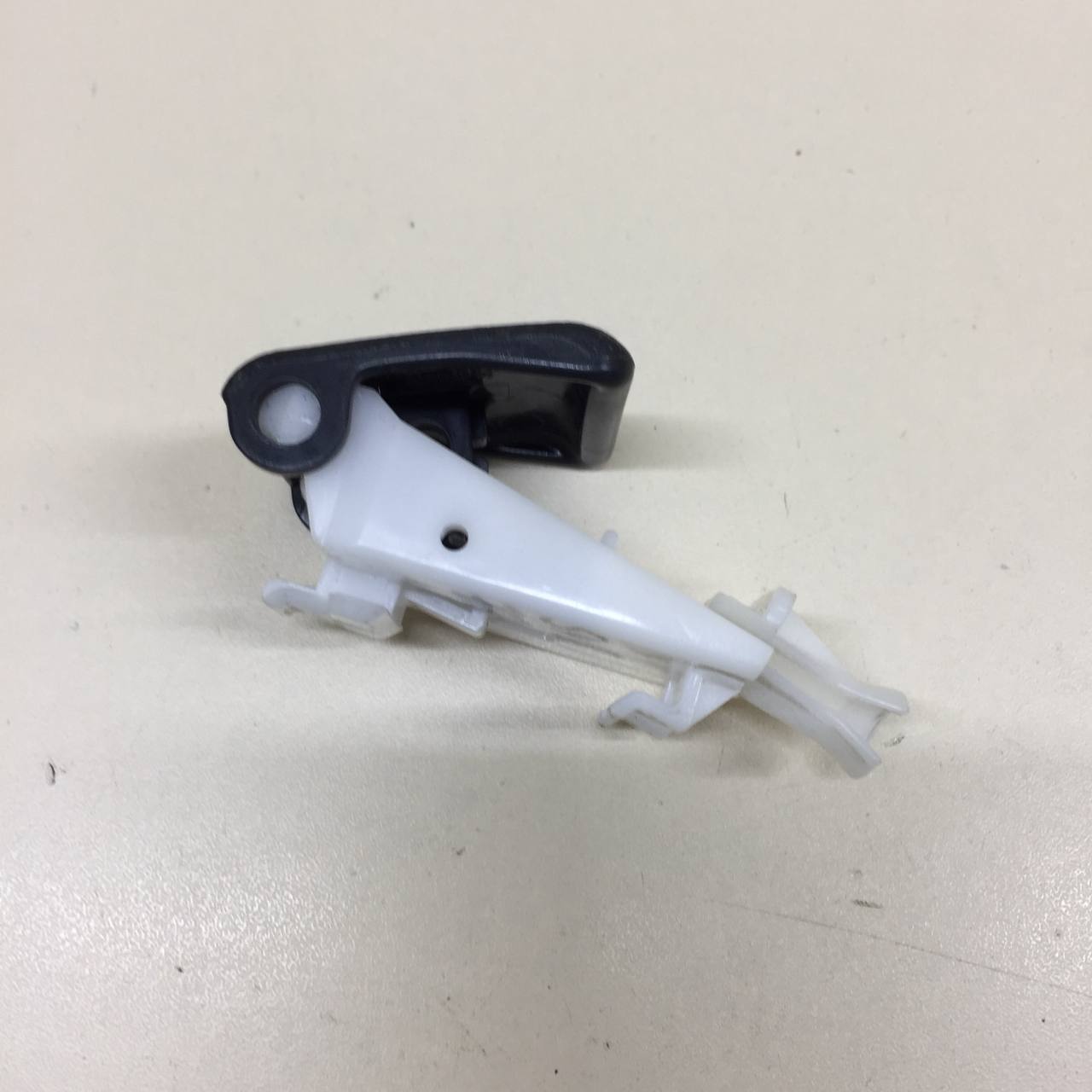 Ручка открывания капота Toyota Corolla E150 2006-2013 Ручка открывания капота Toyota Corolla E150 2006-2013