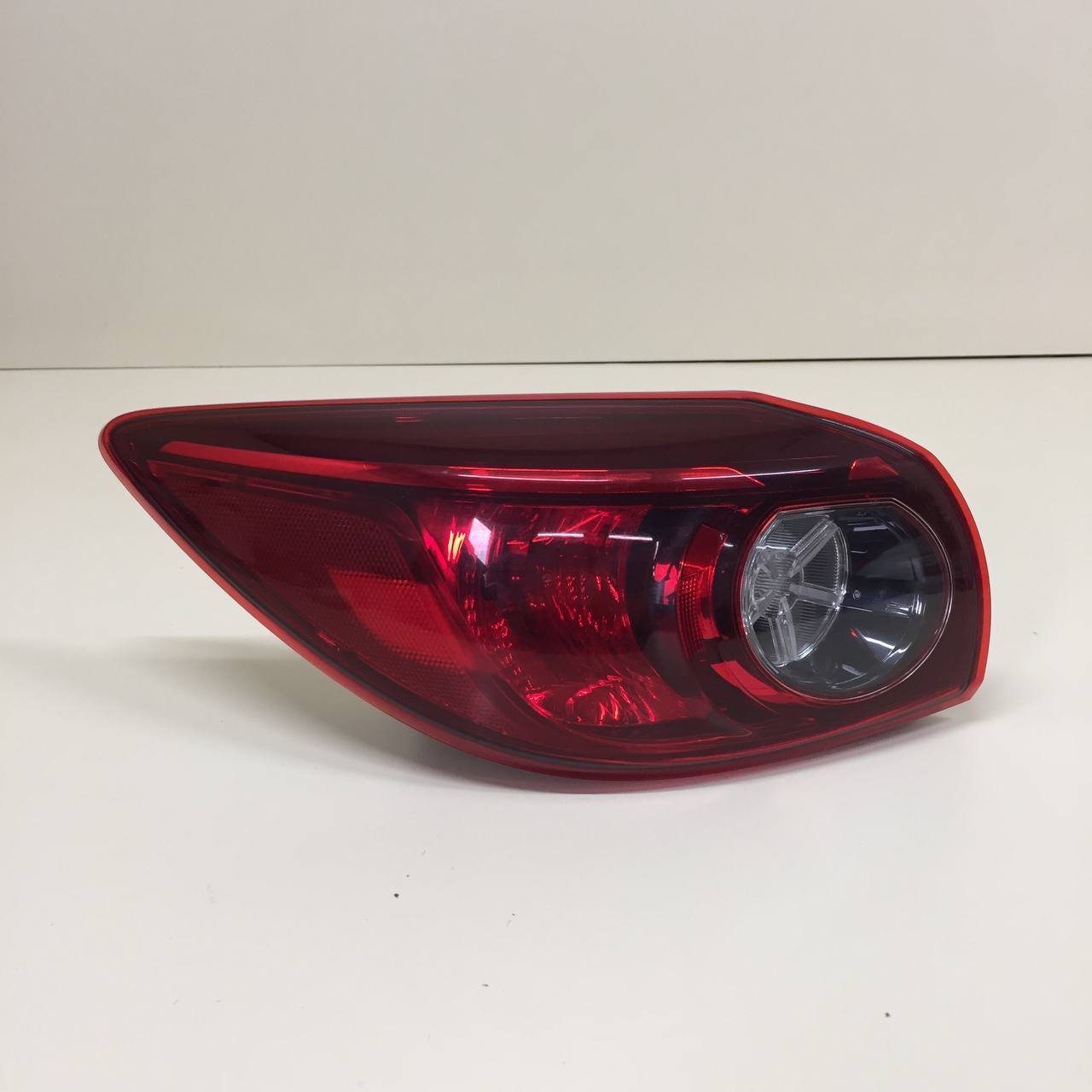 Фонарь задний наружный левый Mazda Mazda 3 (BM) 2013-2016