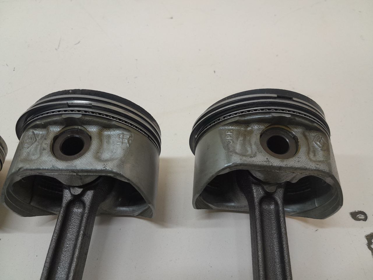 Поршень с шатуном Renault Logan (1) 2005-2014 Поршень с шатуном Renault Logan (1) 2005-2014