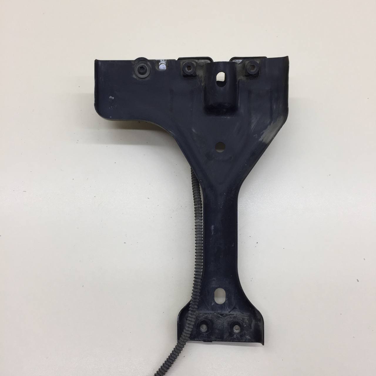 Замок капота Volkswagen Tiguan (5N1) 2007-2011 Замок капота Volkswagen Tiguan (5N1) 2007-2011
