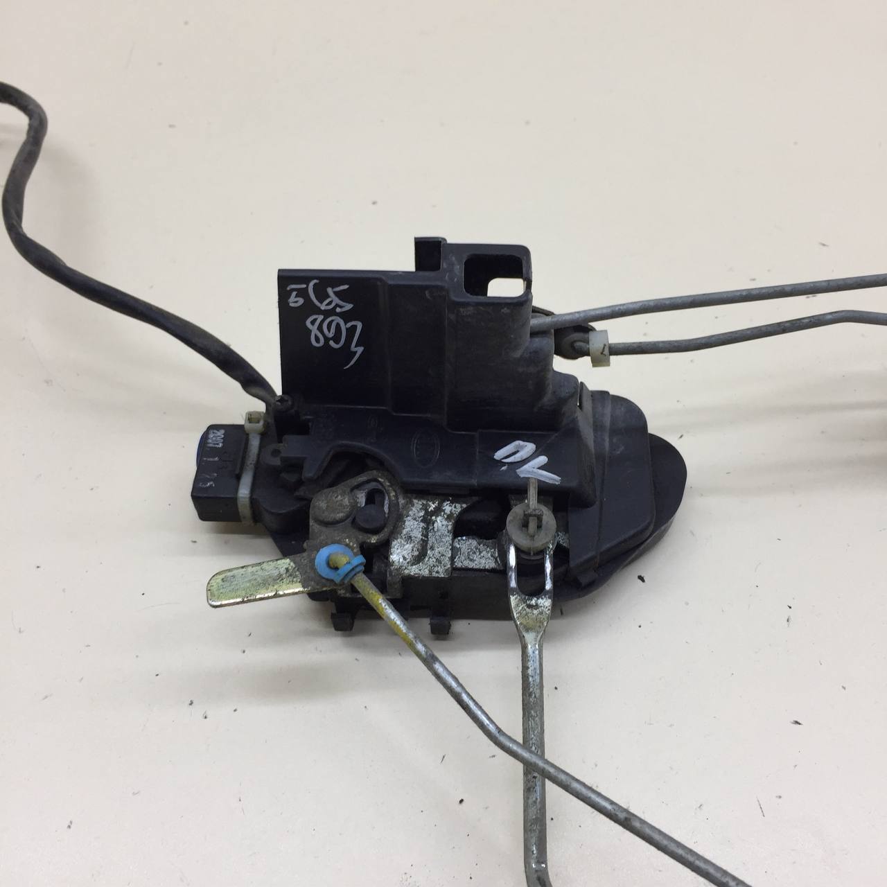 Замок двери передней левой Kia Spectra (SD) 2004-2011