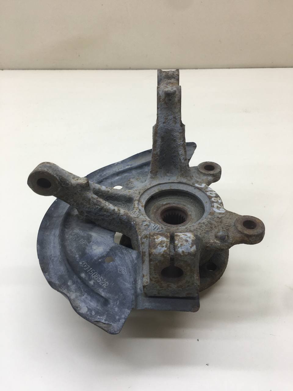 Кулак поворотный передний левый Renault Logan (2) 2014>