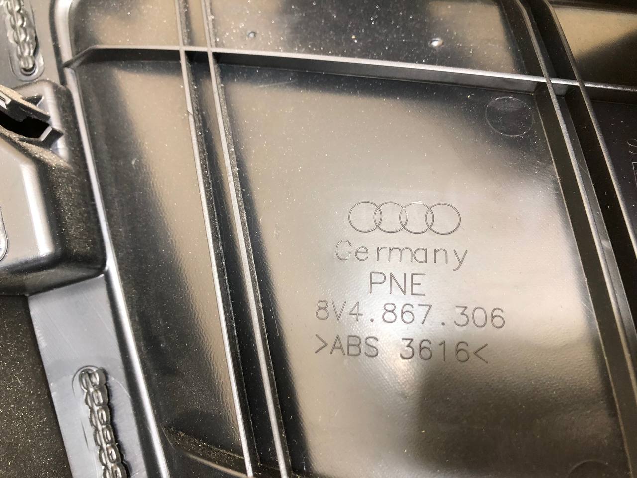 Обшивка двери задней левой Audi A3 (8V) 2013>