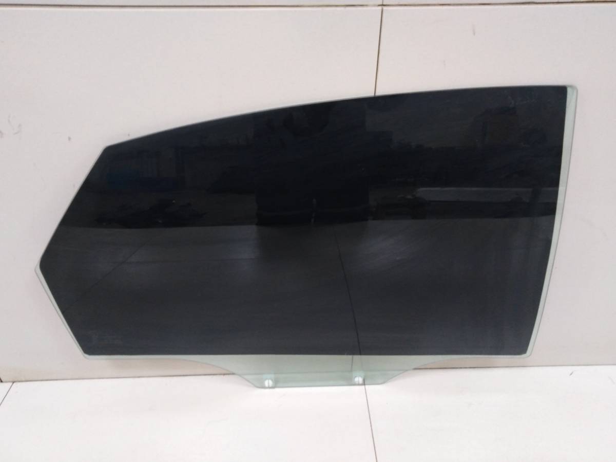 Стекло двери задней правой Daewoo Gentra 2013-2015
