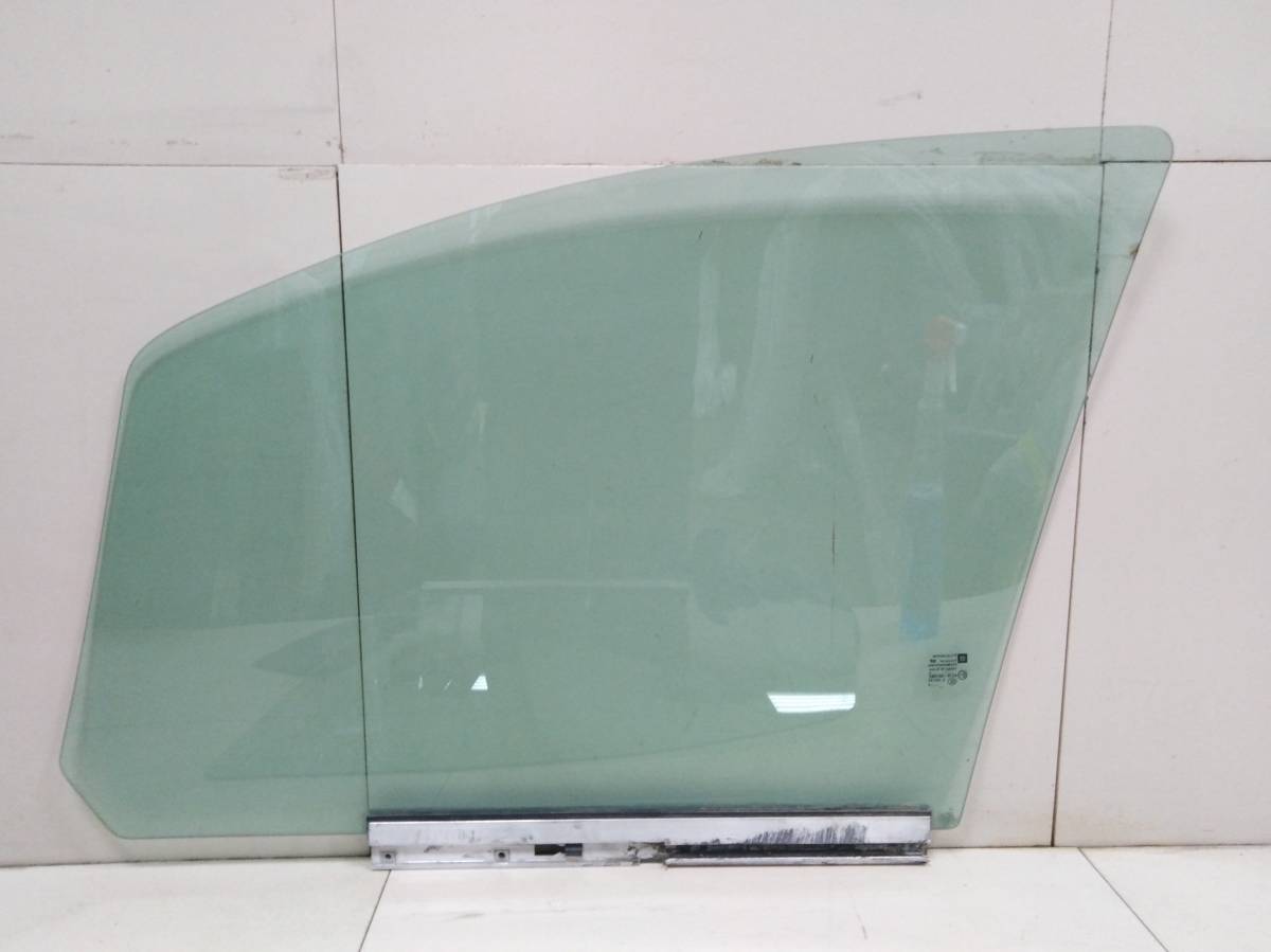 Стекло двери передней правой Opel Zafira (B) 2005-2012