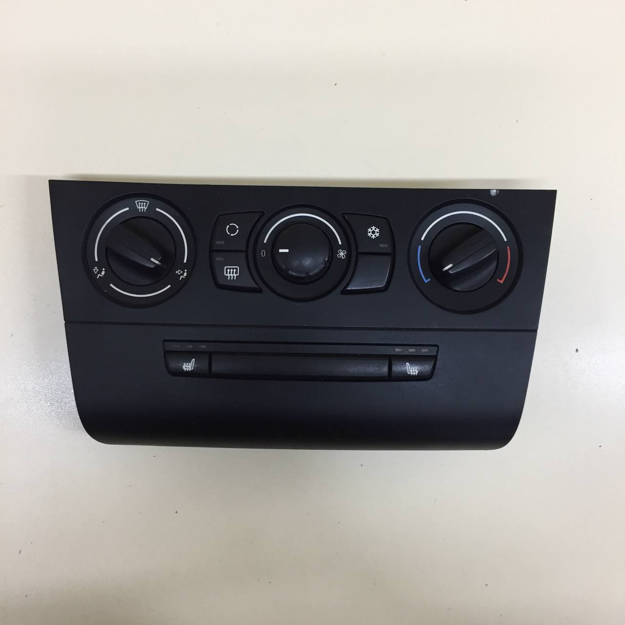 Блок управления отопителем BMW 1-series E87/E81 2004-2011 Блок управления отопителем BMW 1-series E87/E81 2004-2011
