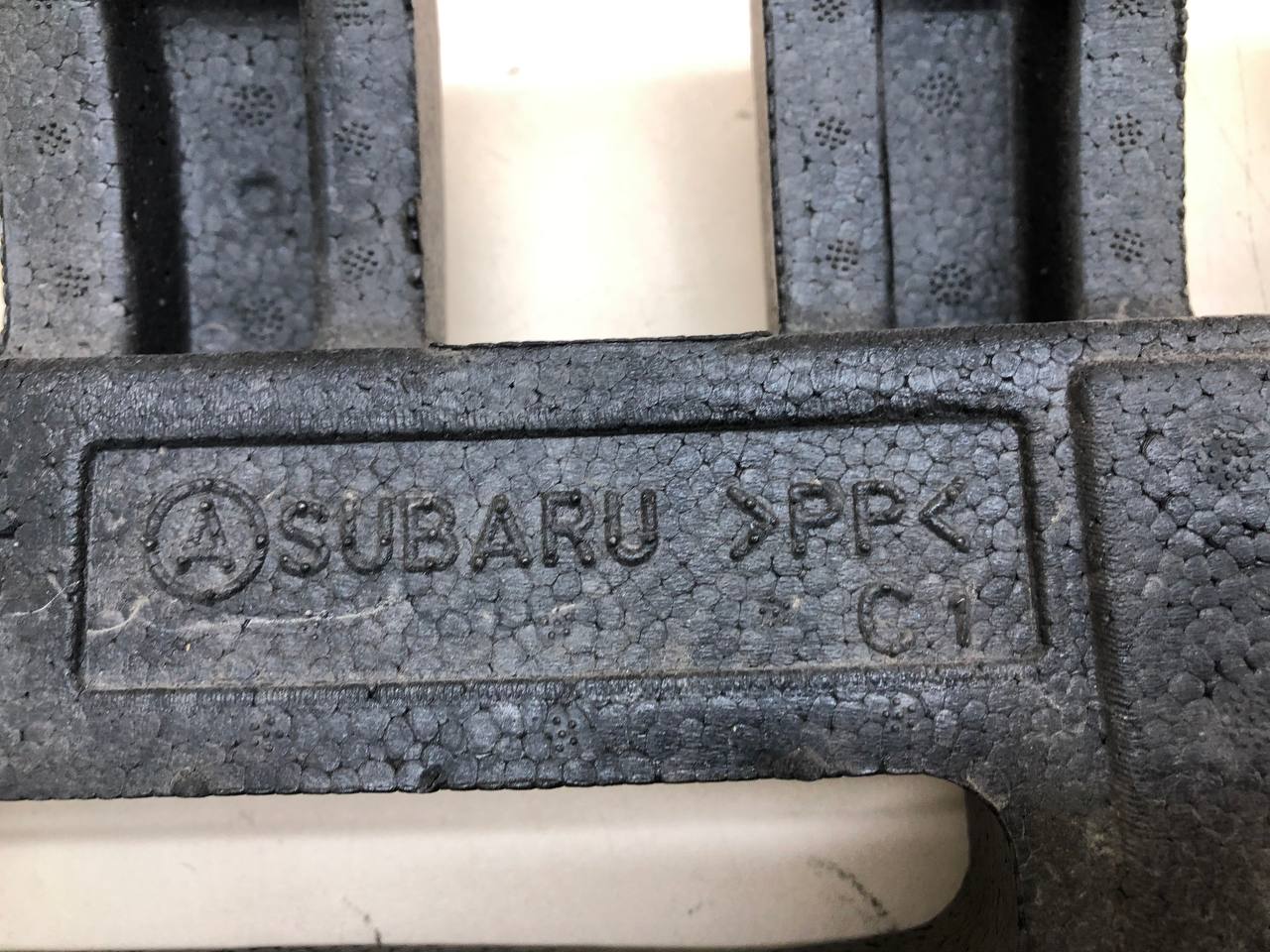 Наполнитель заднего бампера Subaru B9 Tribeca (WX/W10) 2004-2008
