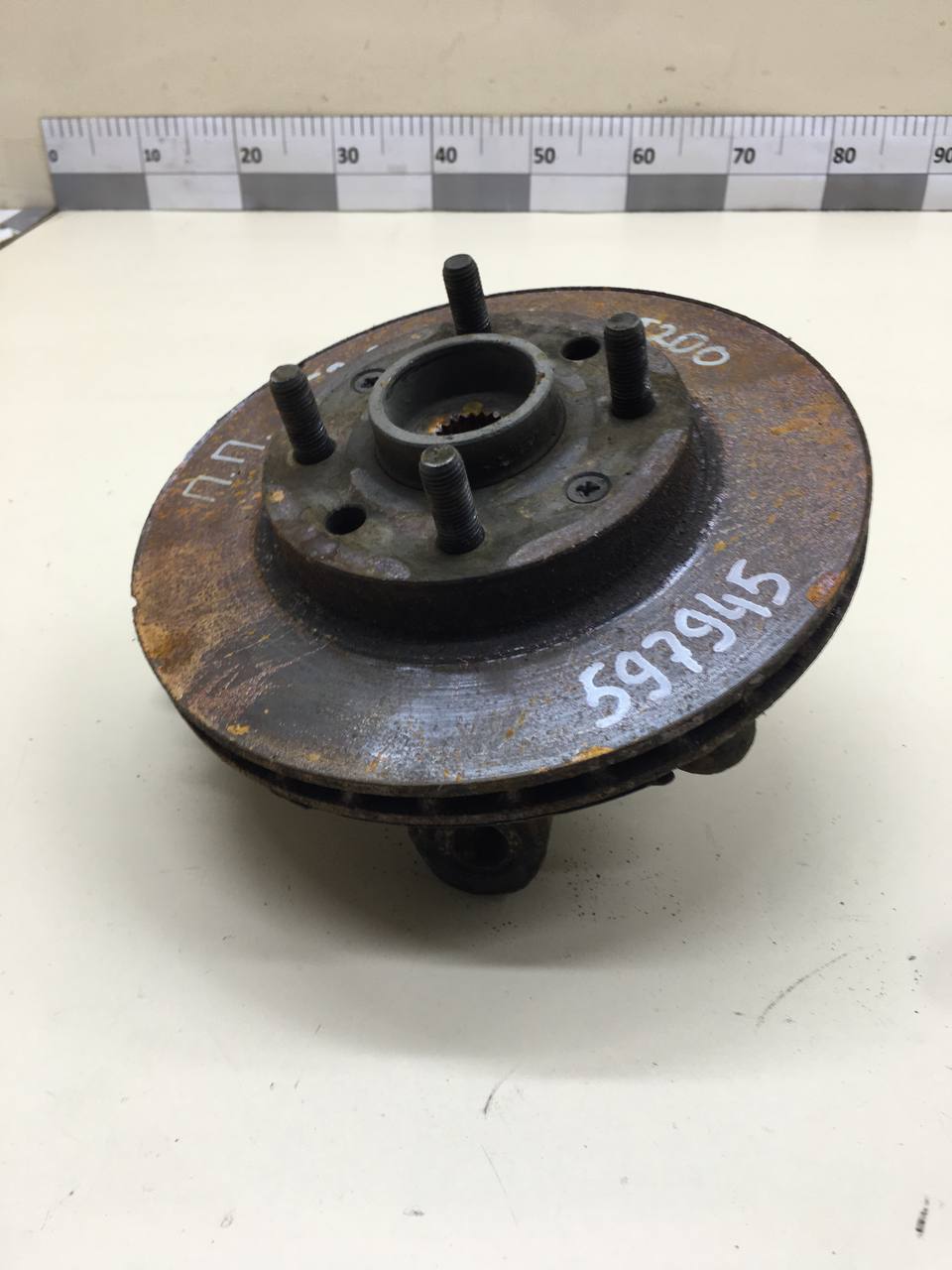 Кулак поворотный передний правый Chevrolet Aveo T200 2003-2008