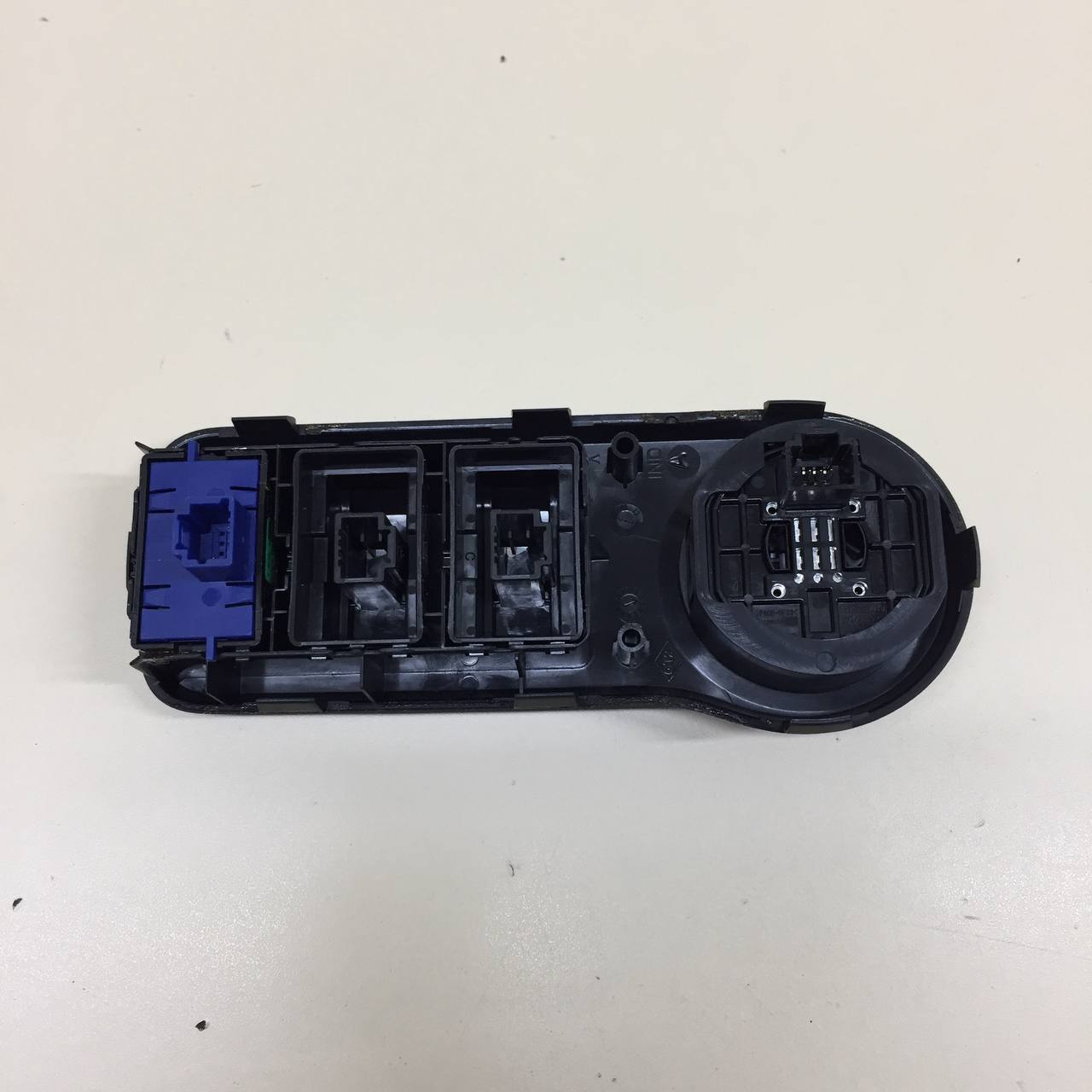Блок кнопок Renault Duster (HSA, HSM) 2012> Блок кнопок Renault Duster (HSA, HSM) 2012>
