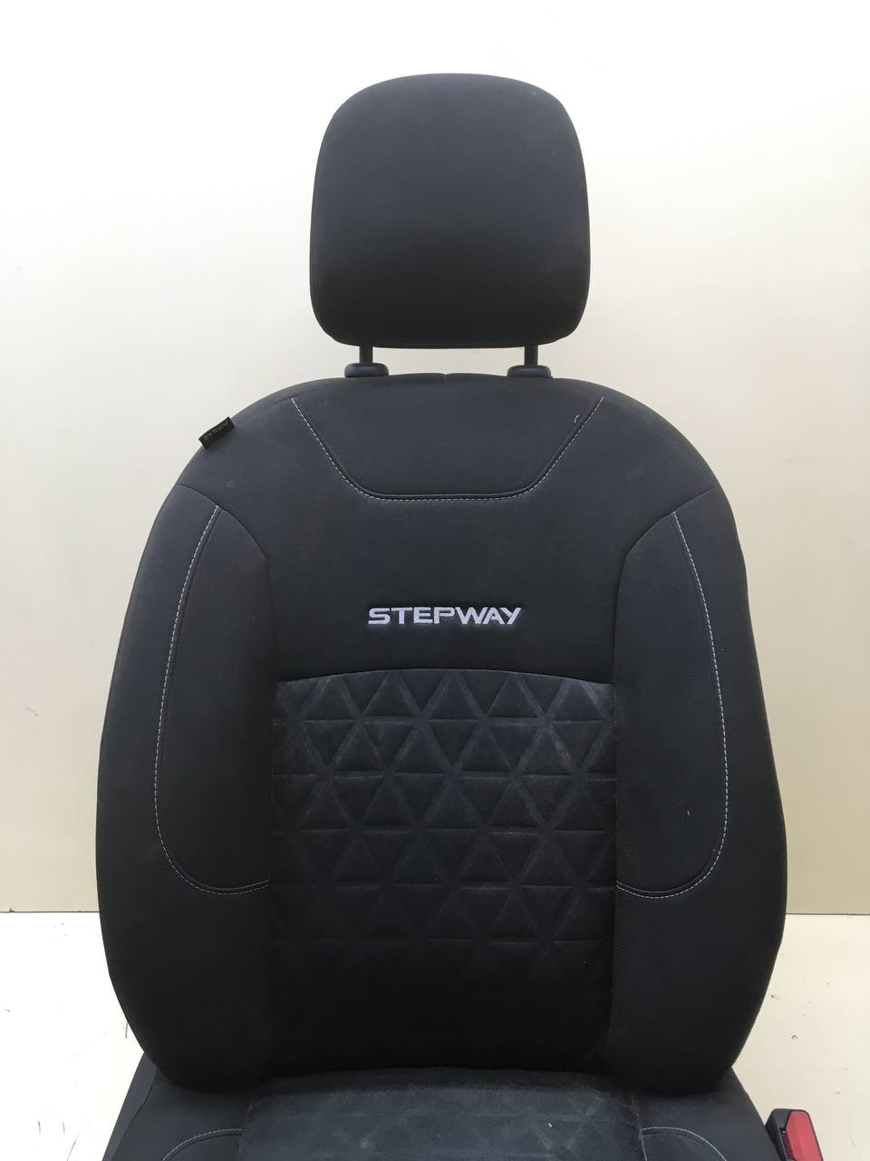 Сиденье переднее правое Renault Sandero Stepway (5S) 2014-2022