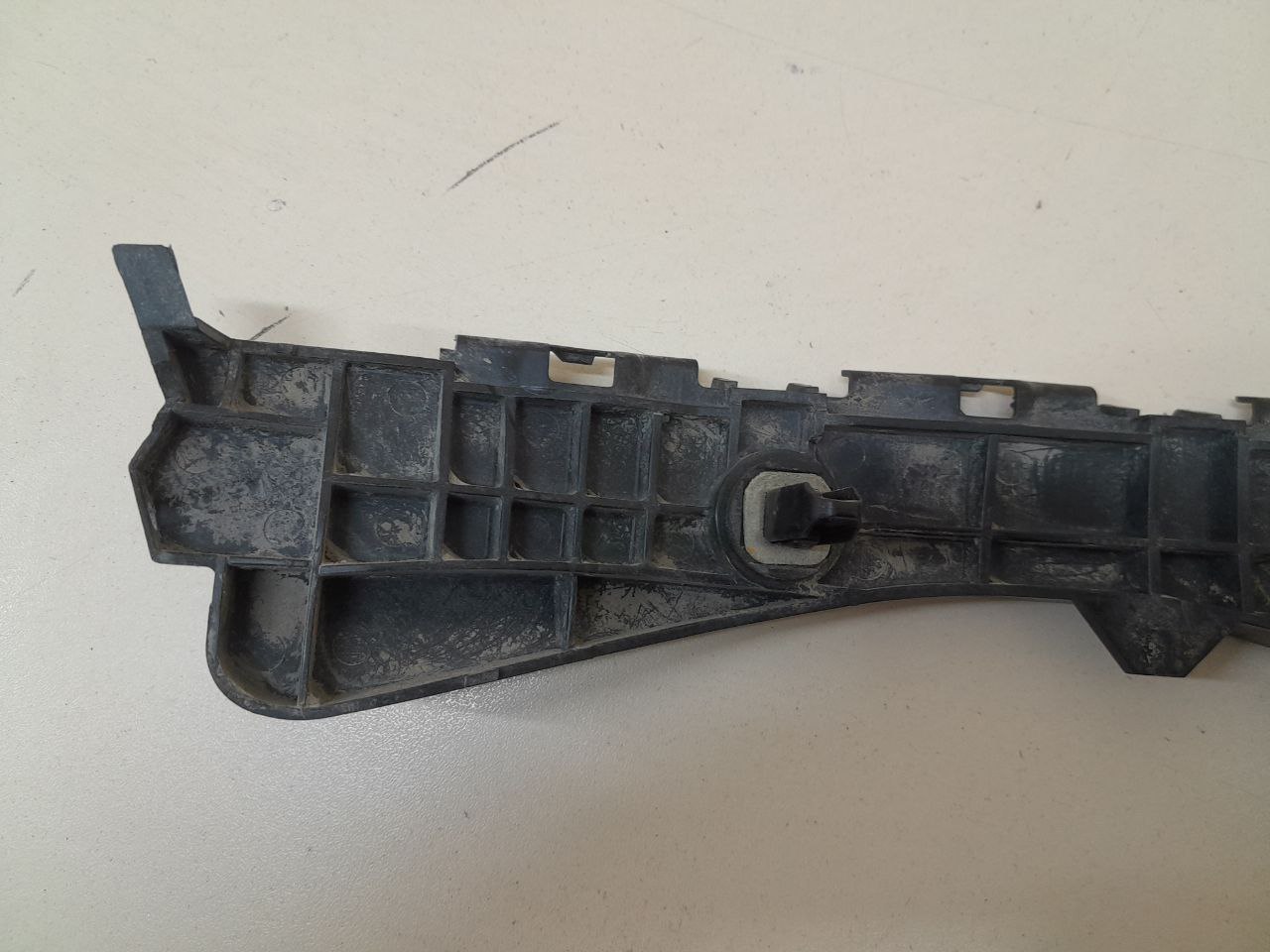 Кронштейн заднего бампера правый Toyota Auris (E150) 2006-2012
