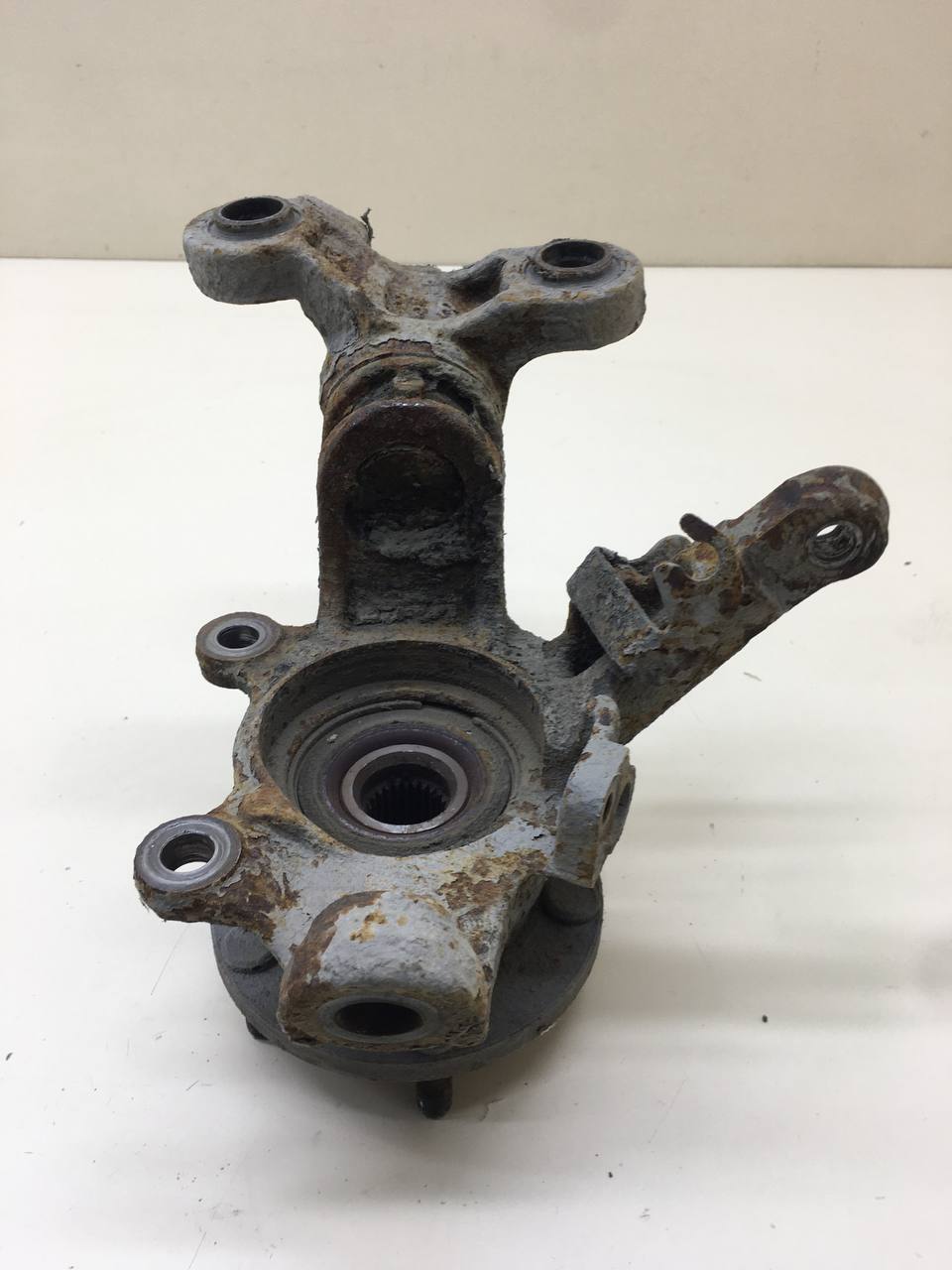 Кулак поворотный передний правый Nissan Primera (P12) 2002-2007