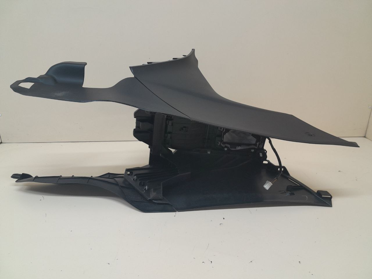 Консоль центральная Mazda Mazda 3 (BM) 2013-2016 Консоль центральная Mazda Mazda 3 (BM) 2013-2016