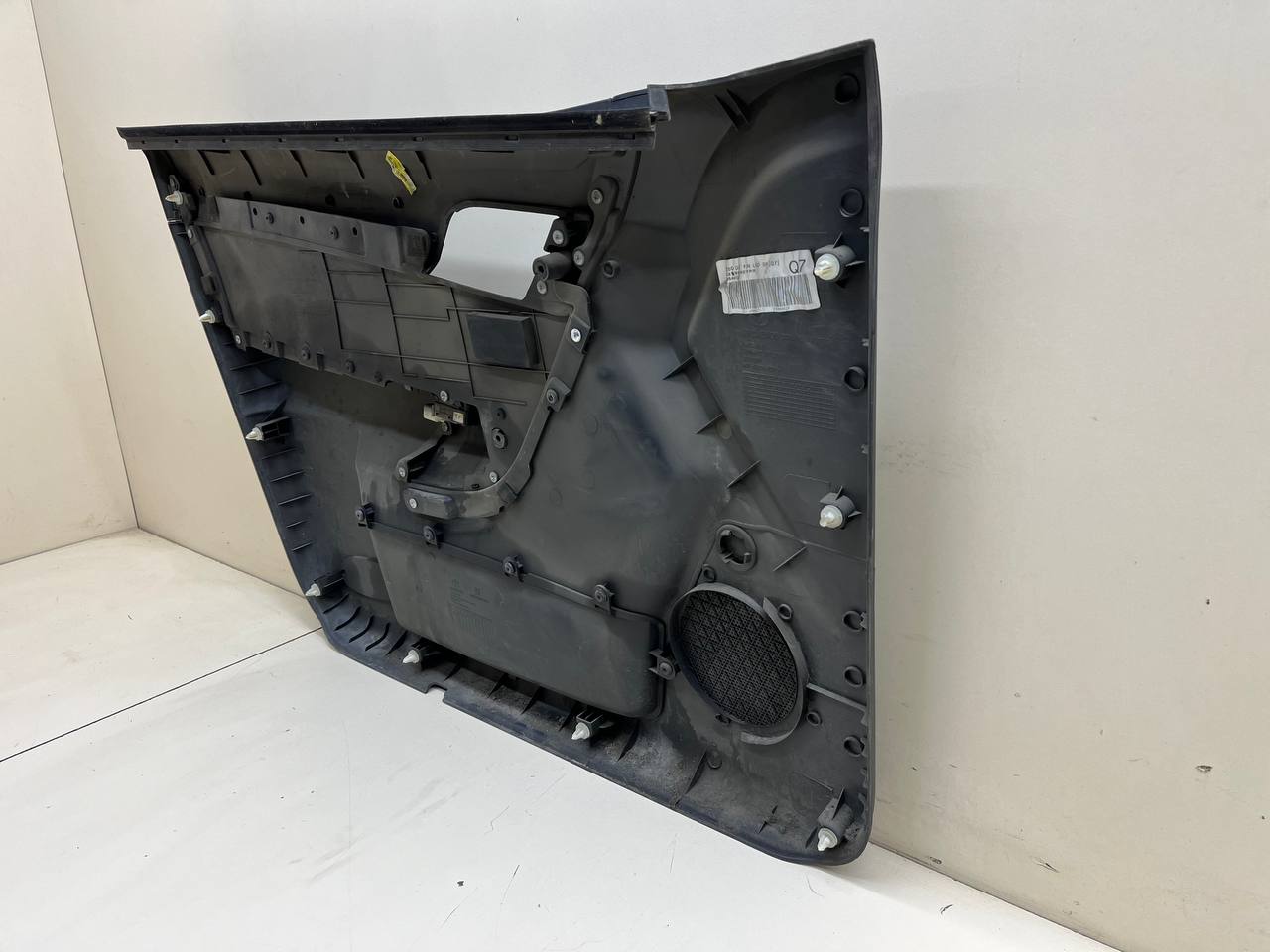 Обшивка двери передней правой Chevrolet Aveo T250 2005-2011