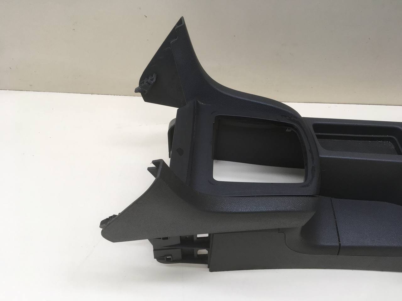Консоль центральная Ford Focus 2 (DA) 2005-2008 Консоль центральная Ford Focus 2 (DA) 2005-2008